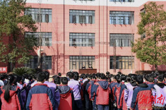 “开学第一课”：播一粒法治种子 收一园平安卫士