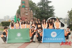 张家界学院学子以志愿行动续写雷锋精神