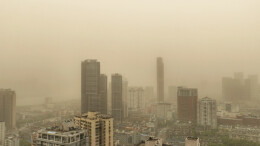 明晨湘中、湘北大部能见度不足200米，湖南升级发布大雾橙色预警