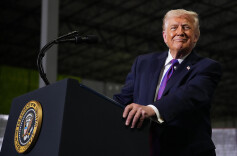 特朗普：美国正密切关注霍尔木兹海峡局势