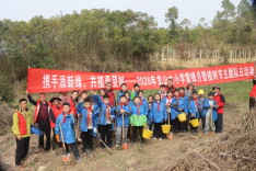 龙山六小：携手添新绿 共植希望树