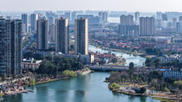 湖南常德：一水柔蓝 烟火两岸