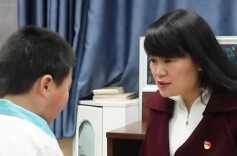 拾光纪·用命运的泥巴种荷花，她把无声者的声音带到人民大会堂