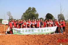 省政务服务中心开展“政务添新绿·服务树新风”义务植树活动