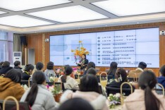 湖南交通职院“琴”力勤为辅导员工作室开展第五届“智语心相伴 一路爱相随”主题插花活动