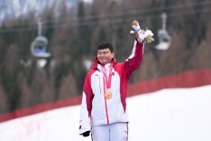 雪山之上 笑对人生——记残奥高山滑雪女子全能（站姿）季军朱文静