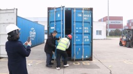 首批二手汽车从城陵矶港启航 驶向非洲市场新蓝海