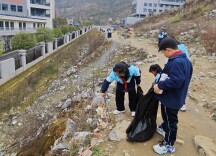 吉首市乾雅小学：志愿行动暖春日