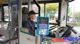 凡人善举！资兴公交司机暖心帮扶老人 获全网点赞