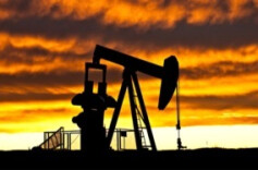 油价再度大涨重返100美元：创纪录释储无济于事，恐慌情绪主导市场