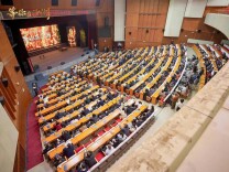 一堂生动的“艺术党课”——音乐剧《等你在沙洲》在省委党校倾情上演，李丽娜演绎“徐解秀”感人至深