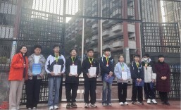 邵东市振华中学举行升旗仪式暨航模校队颁奖仪式