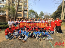 党旗领航“志愿红” 携手共育“幸福林”