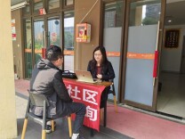 天心区友谊社区“摆摊”普法 居民家门口化“心结”