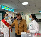 医疗服务提升年丨看不见的世界，也能感受到温暖的“医”靠