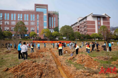 张家界航院开展2026年植树节活动
