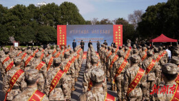 红色平江满怀尊崇送新兵