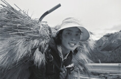 为了忘却的记录——读曾丽霞摄影集《看见》| 湘江副刊·悦读