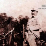 历史上的今天丨1916年3月16日，贺龙“两把菜刀闹革命”