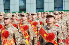 像雷锋那样当兵 长沙千余名新兵踏上军旅征程@湖南日报