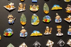 冰箱贴一直不挪，居然会偷偷伤害冰箱……