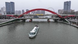 沉浸式饱览春日盛景，天津海河游船“启航