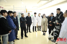 湘超冠军见康复“冠军”，彼此致敬不负热爱