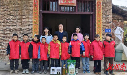 双江乡新庄小学开展学雷锋志愿服务活动