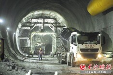 全国首条市域磁浮铁路建设提速｜策马“项”前——长沙“五个十大”建设一线直击