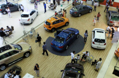 好评中国 | 从“卖车标”到“卖体验”，看汽车产业进阶之道