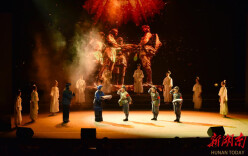 “半条被子”唱初心 青春回响耀星城——原创青春红色音乐剧《等你在沙洲》走进湖南省委党校侧记