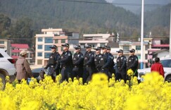 油菜花缀景，反诈护民心——隆回警方借油菜花节送“反诈礼包”