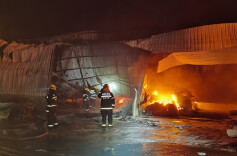 30吨机制炭自燃引发大火，经营者因失火罪获刑四年