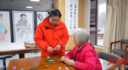 “00后”土木女孩当养老社工，成为老人们的“共享孙女”