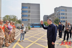 娄底潇湘职业学院党委书记慰问春季入伍学子