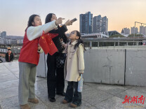 热血集结 百名志愿者高标准护航“娄超”揭幕战