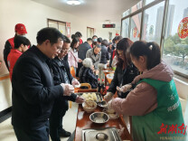 荷塘区金山街道石宋路社区：校社联动学雷锋 青春共益暖夕阳