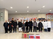 “00 后”白大褂牵手“银发族”：湖南中医药大学学子以岐黄之术践行雷锋精神