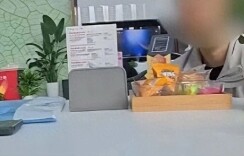 芙蓉国评论｜一年内到店吃饭260次，透支的岂只是“免费午餐”？