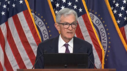 鲍威尔称无意在调查结束前离开美联储