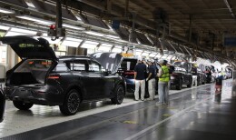 车企为何扎堆进军人形机器人？