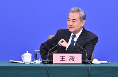 王毅同英国外交大臣库珀通电话