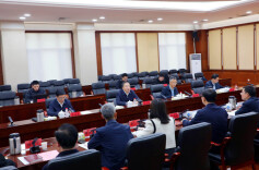 毛万春在省民营经济发展局调研