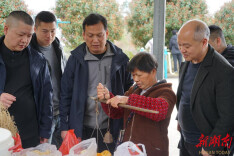 娄底市应急管理局赴景星村开展消费帮扶活动