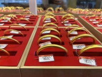 我一买就跌？！杭州男子接连“抄底”，入手160克黄金后傻眼：已亏1万多，啥时能回本