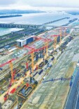 湘江长沙综合枢纽三线船闸建设正酣