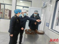 娄星区部门联动护航春季校园食品安全