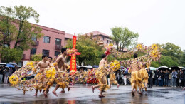 校园民俗活动迎接“二月二”