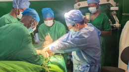 中国医疗队完成几内亚比绍首例复杂三踝开放骨折手术