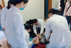 “只是因为在人群中多看了你一眼”，他们救了七旬老人……